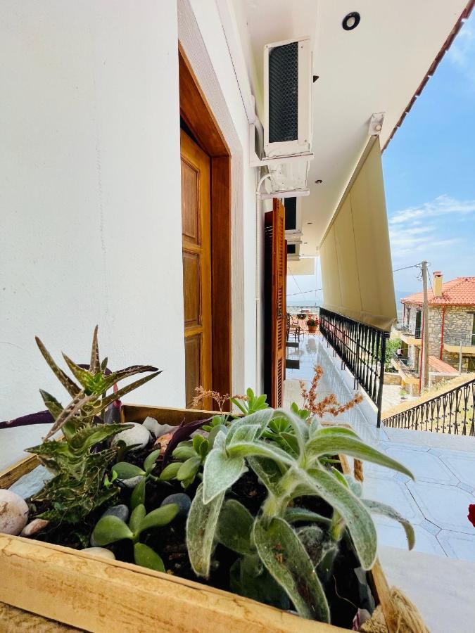 Guesthouse Lykourgos Mavrommátion Eksteriør bilde